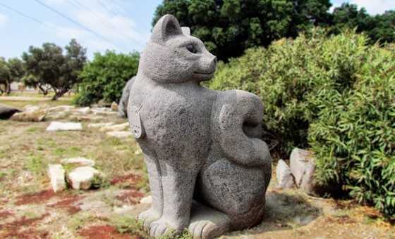 Парк базальтовых скульптур кошка